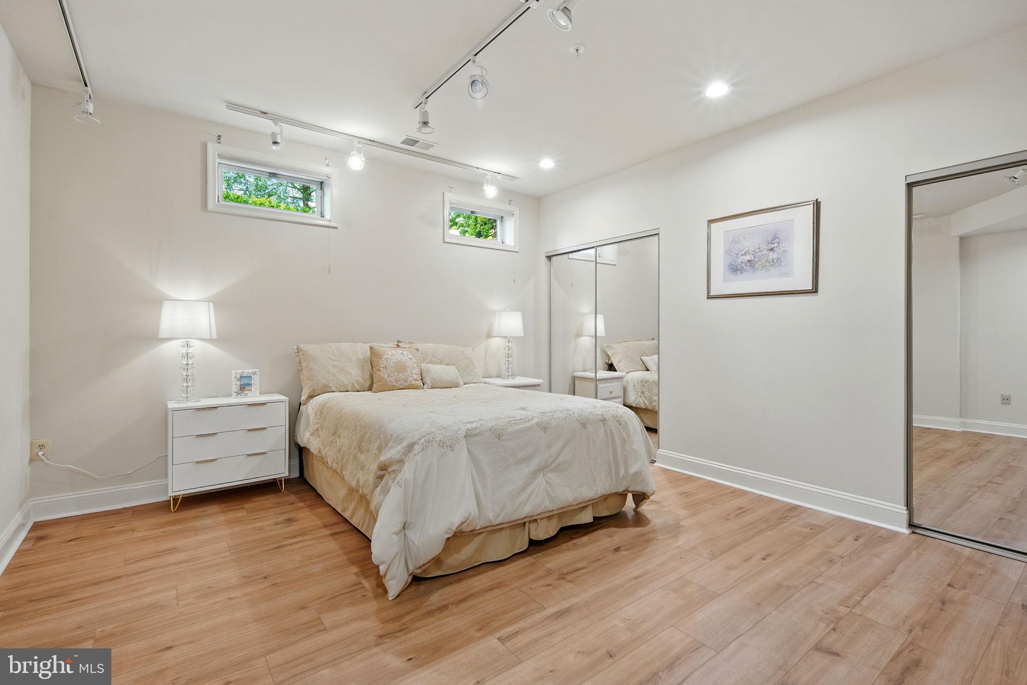 WILDWOOD MANOR - Residential