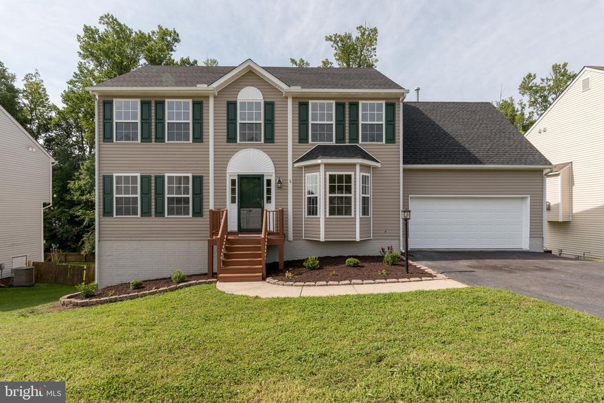 Beautiful 4 Bed 2 1/2 Bath home in the sought-after Windy Creek subdivision. New Carpet, Fresh Paint,
Upgraded Counter Tops, Walk in Closet, Primary Bath, Fully Finished Walkout Basement, Much More.
Must See!