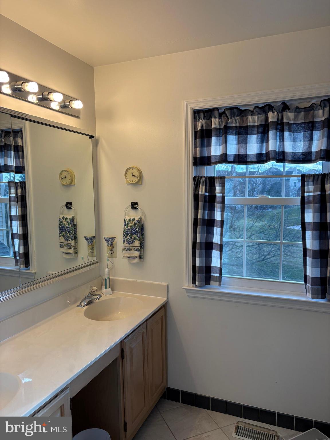 PINECREST - Residential