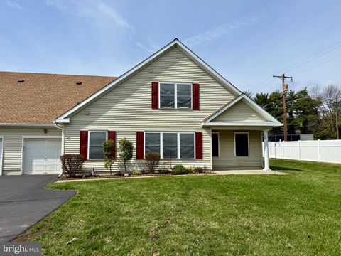 Condo For Sale - 28 Avenrowe Court<br/> FAIRLESS HILLS, PA 19030