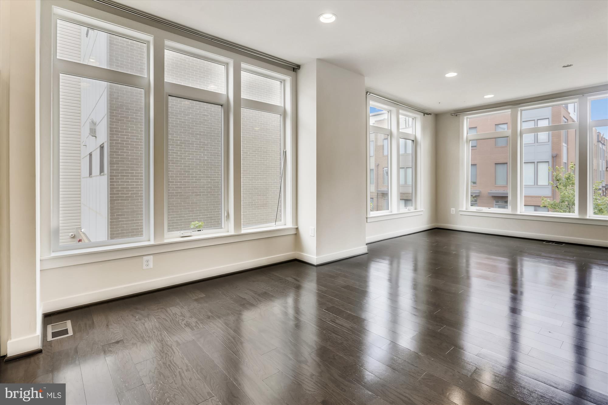 8060 RED HOOK STREET