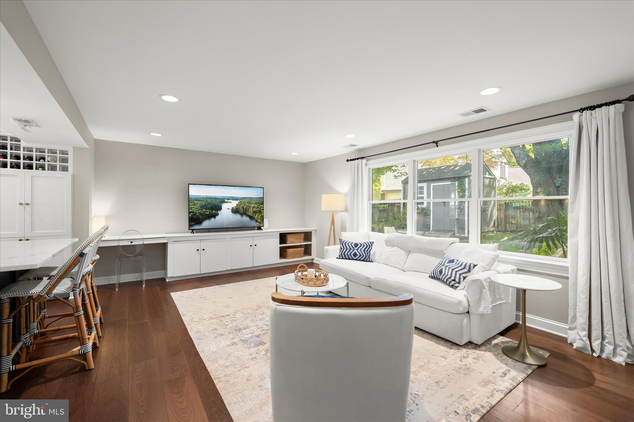 MADISON MANOR - Residential