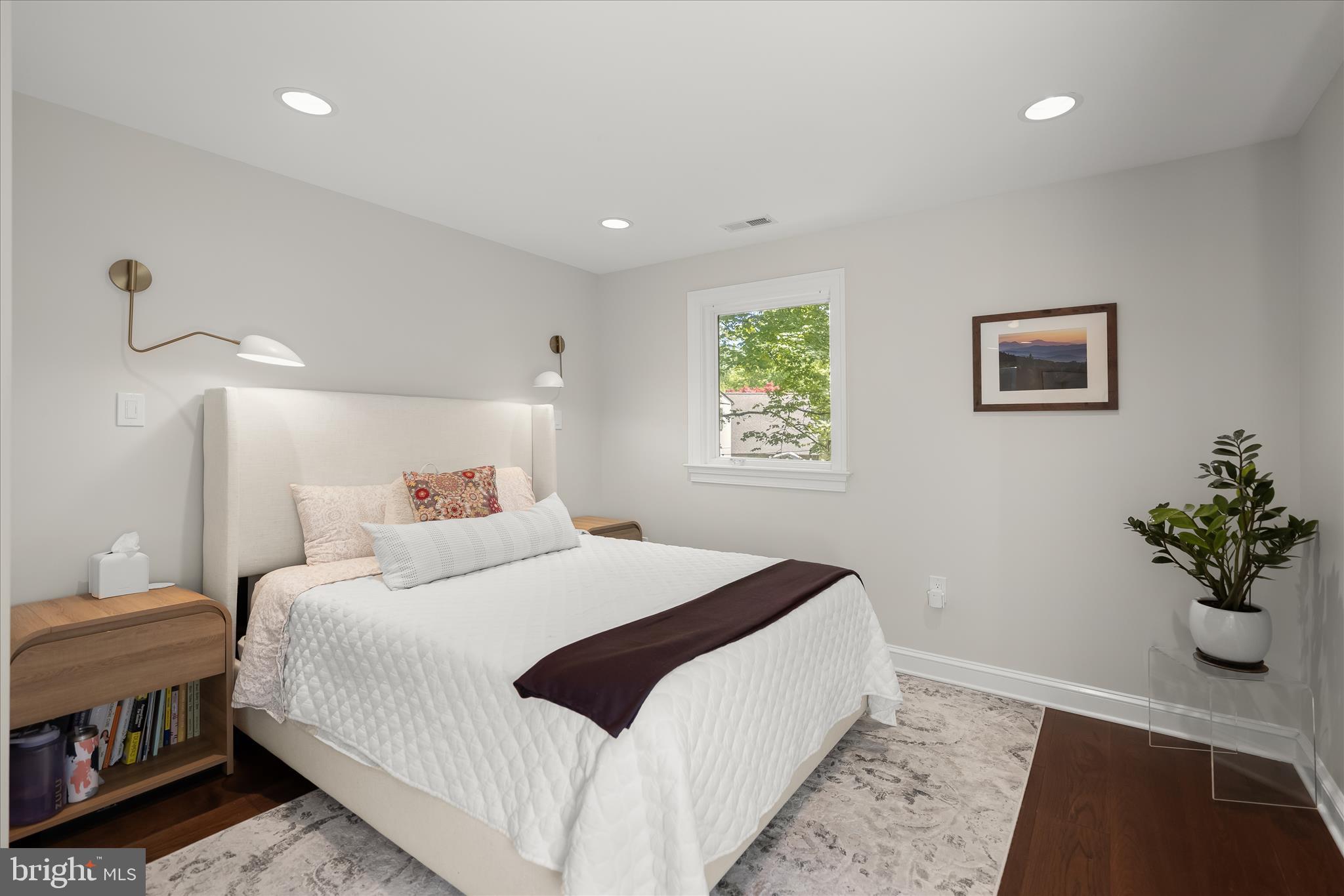 MADISON MANOR - Residential