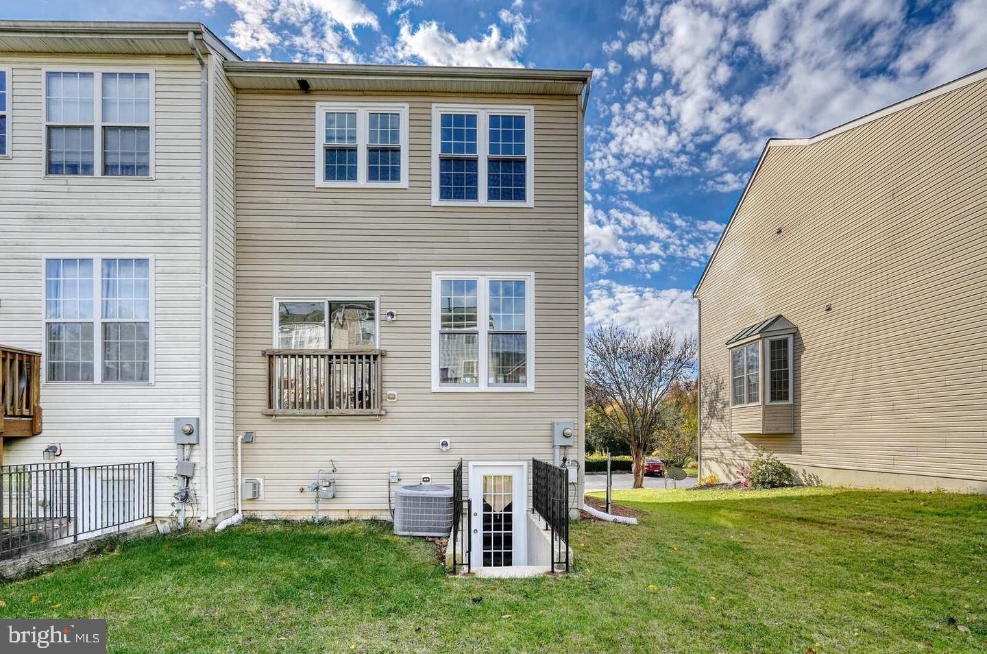 URBANA - Residential Lease