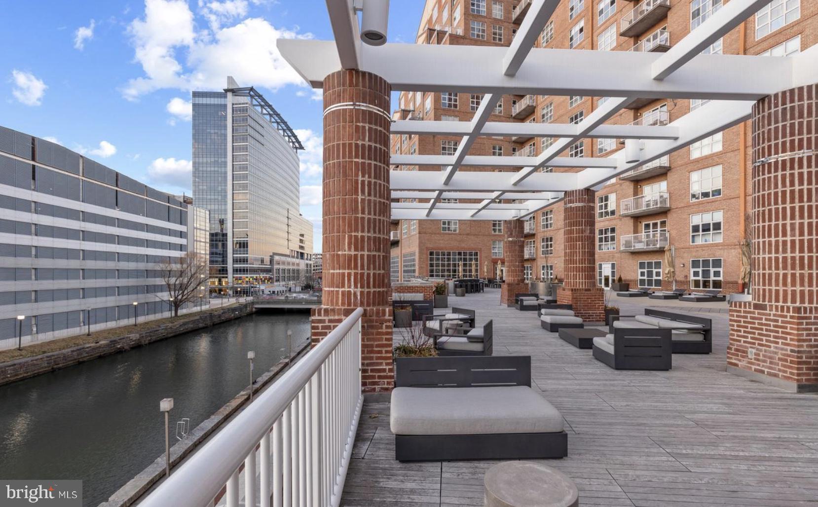 HARBOR EAST - Residential