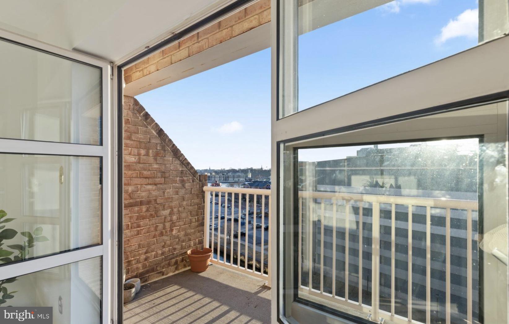 HARBOR EAST - Residential