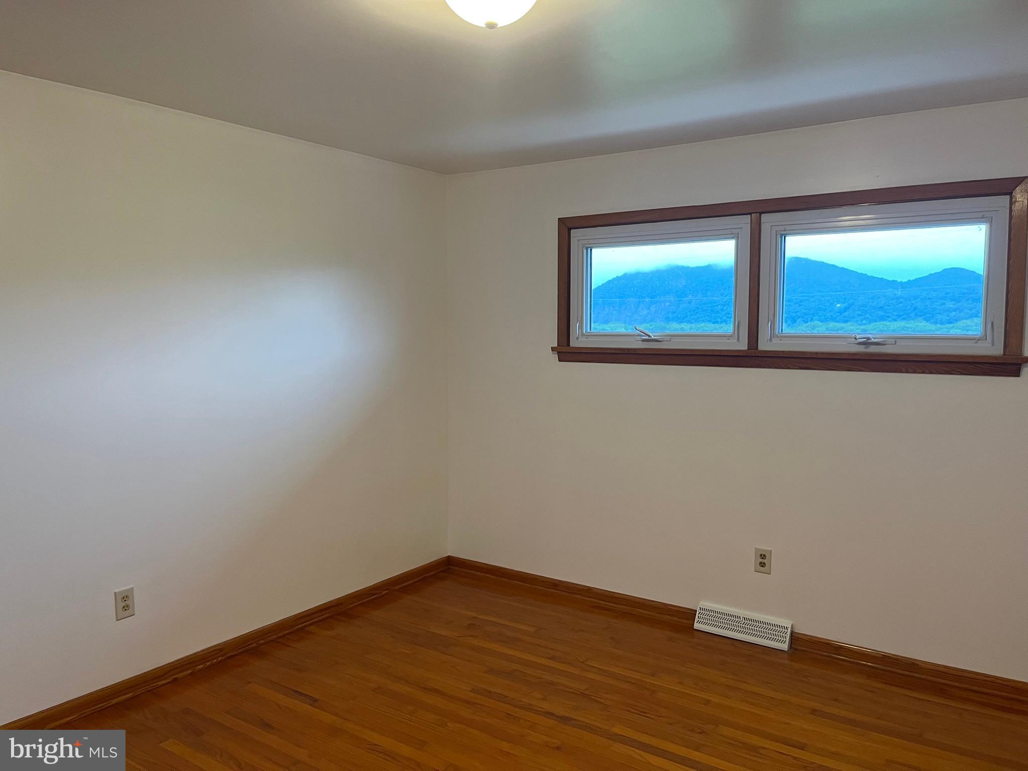 CRESAPTOWN - Residential