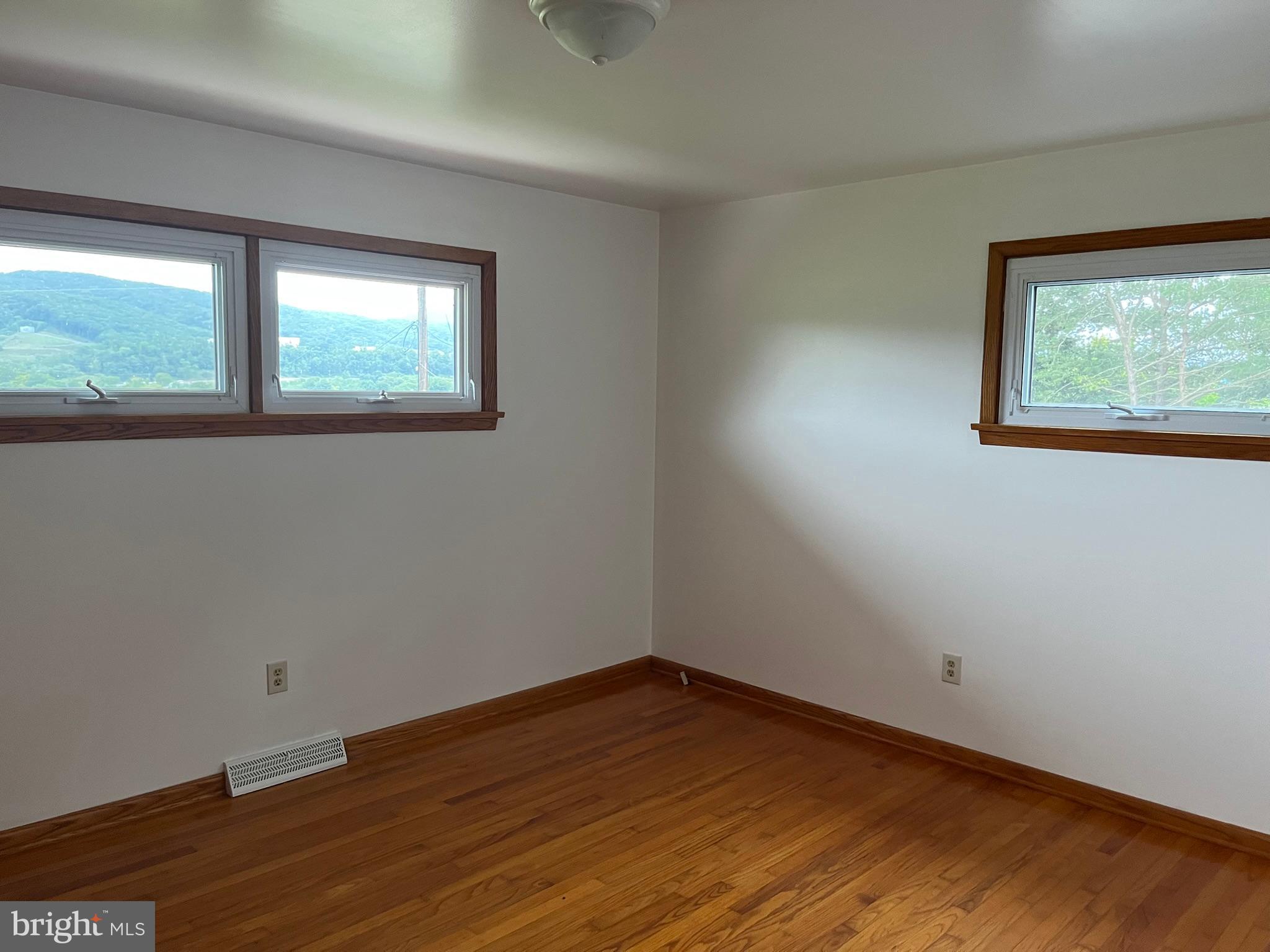 CRESAPTOWN - Residential