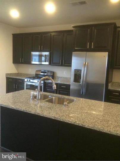 SIGNATURE AT BROADLANDS - Residential Lease