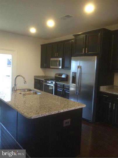 SIGNATURE AT BROADLANDS - Residential Lease