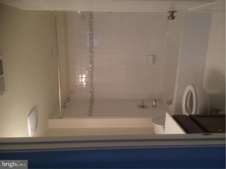 SIGNATURE AT BROADLANDS - Residential Lease