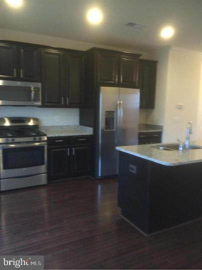 SIGNATURE AT BROADLANDS - Residential Lease