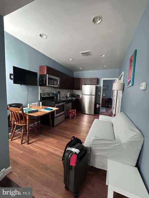 Townhouse For Rent - 2334 N Carlisle Street<br/> PHILADELPHIA, PA 19132