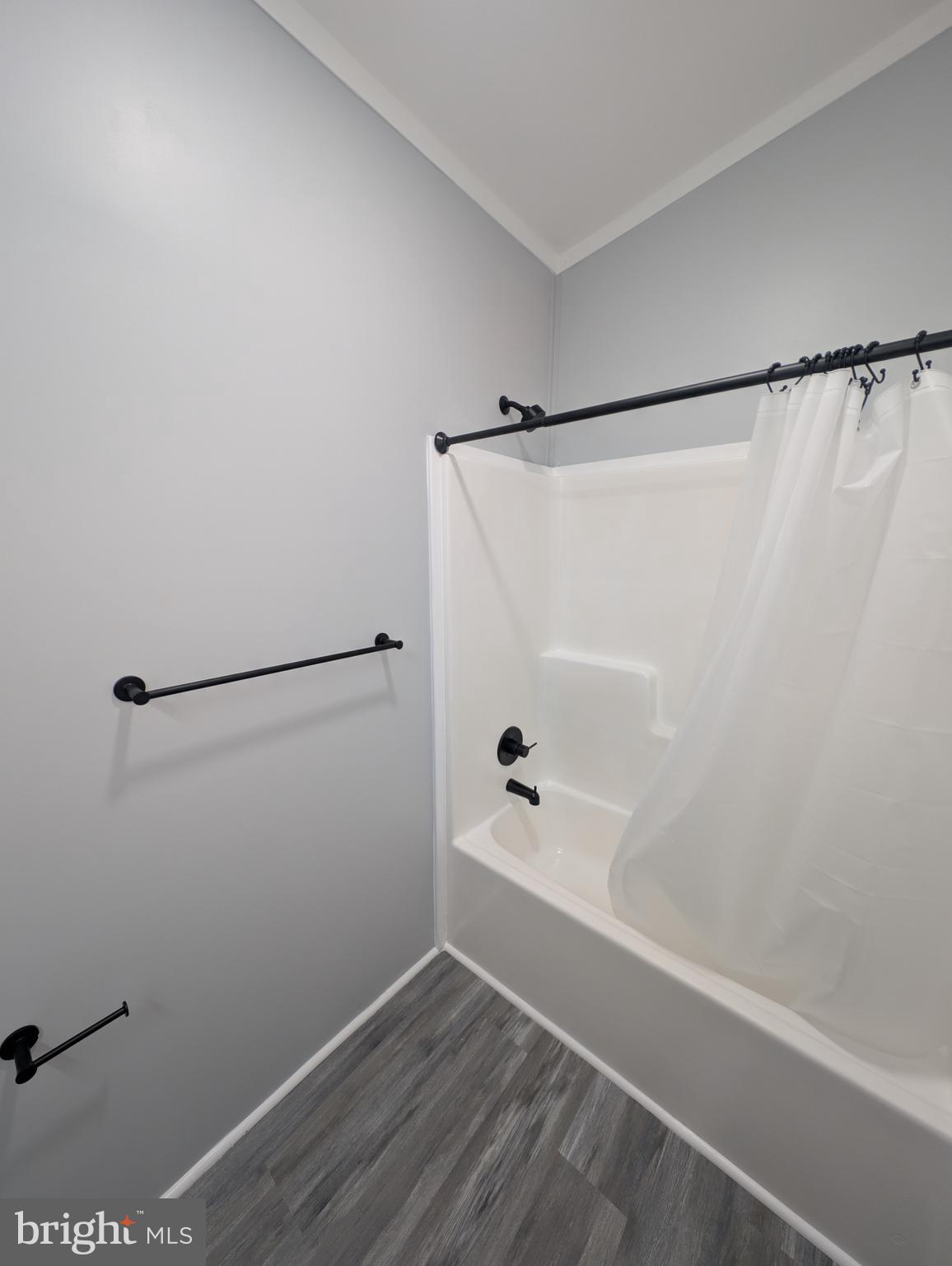 BUSH RIVER MANOR - Residential