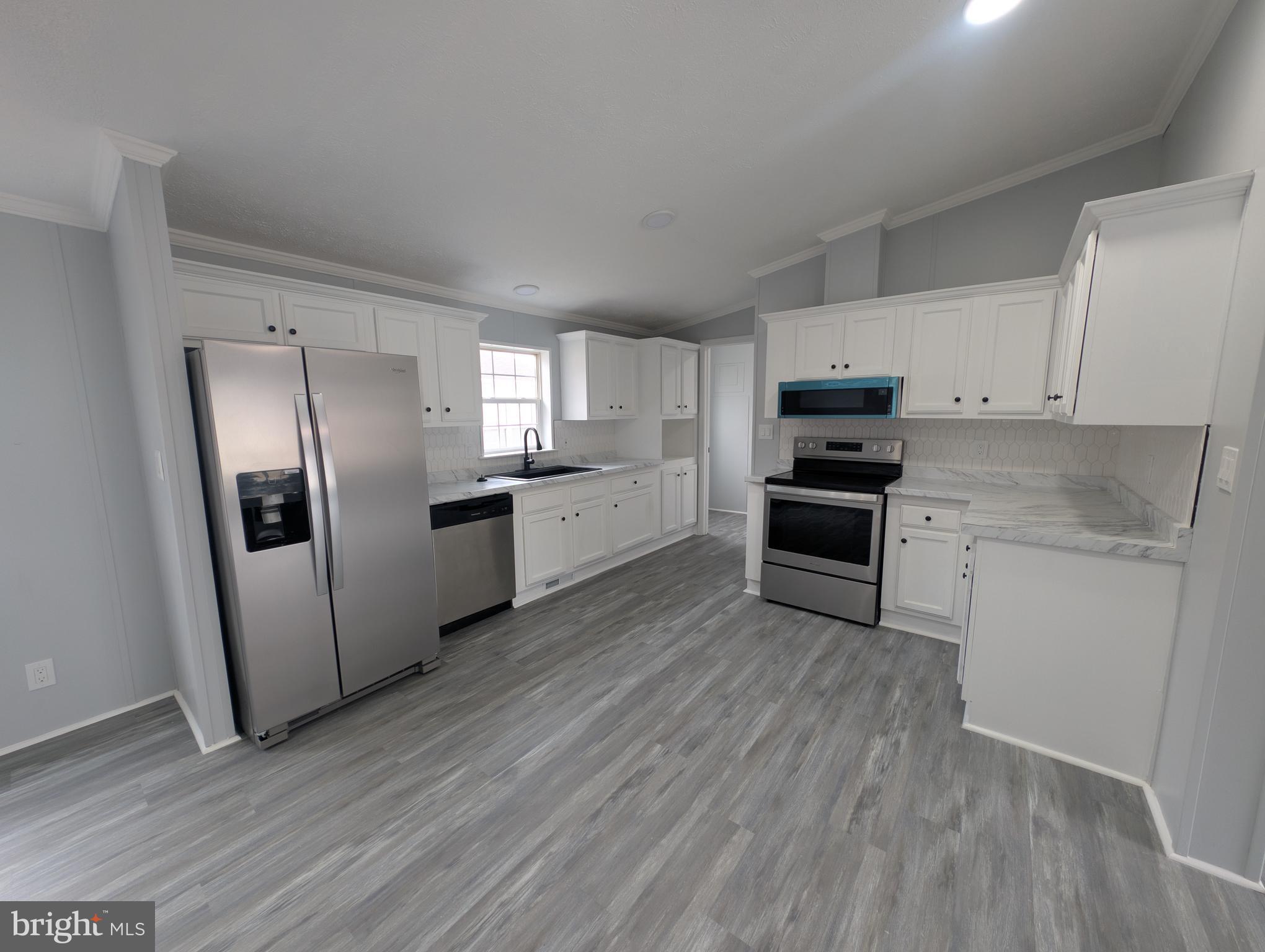 BUSH RIVER MANOR - Residential