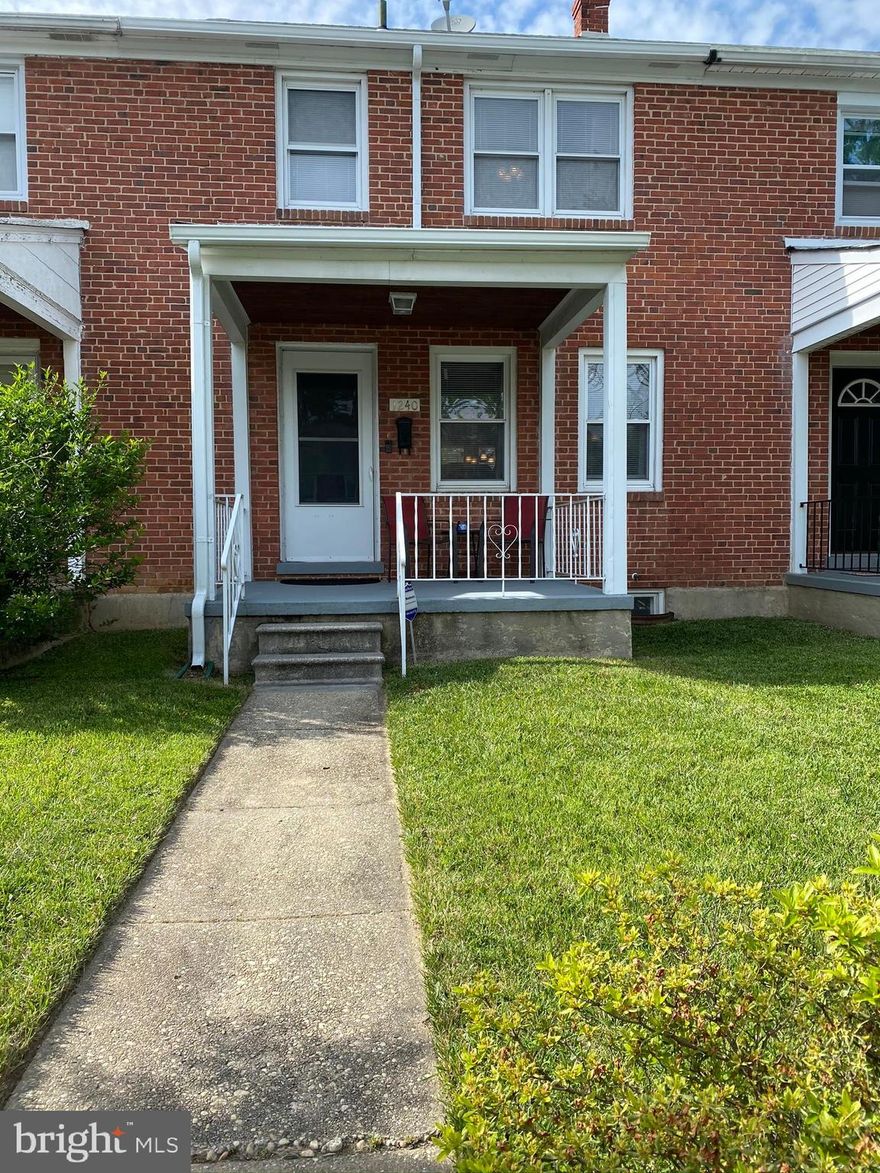 WELL MAINTAIN HOME WITH GLEAMING HARDWOOD FLOORS,NEW FRONT AND REAR DOORS COVERED FRONT PORCH,REPLACE WINDOWS,FENCED IN REAR YARD, STAINLESS STEEL APPLIANCE, BATHROOM FULLY UPDATED WITH NEW TOILET, VANITY AND TUB,  FRESHLY PAINTED AND MUCH MORE. THIS ONE WON'T LAST!