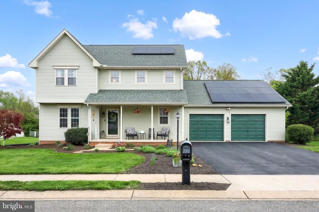 Photo of 132 White Fence Lane, YORK, PA 17408 (MLS # PAYK2102962)