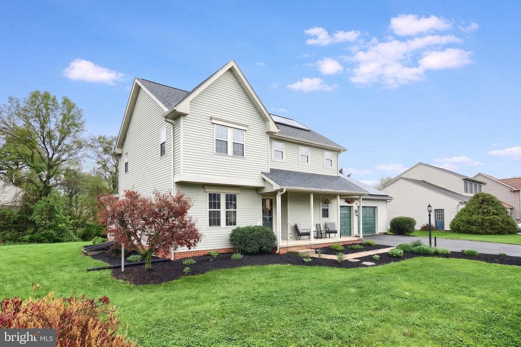 Photo of 132 White Fence Lane, YORK, PA 17408 (MLS # PAYK2102962)