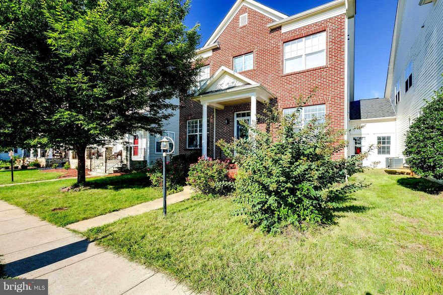 Luxuriously 4 Fin.levels with over 4200 Square feet finished space with 5BR/4.5BA and additional 2 BR in the basement. Family room w/double sided fireplace and open floor with gourmet kitchen w.island & butters pantry & sunny breakfast room. Large bright loft. Master bedroom w/walking closets and Jacuzzi. 2 car garage with fully fenced yard. Hardwood throughout main level and basement.Front brick