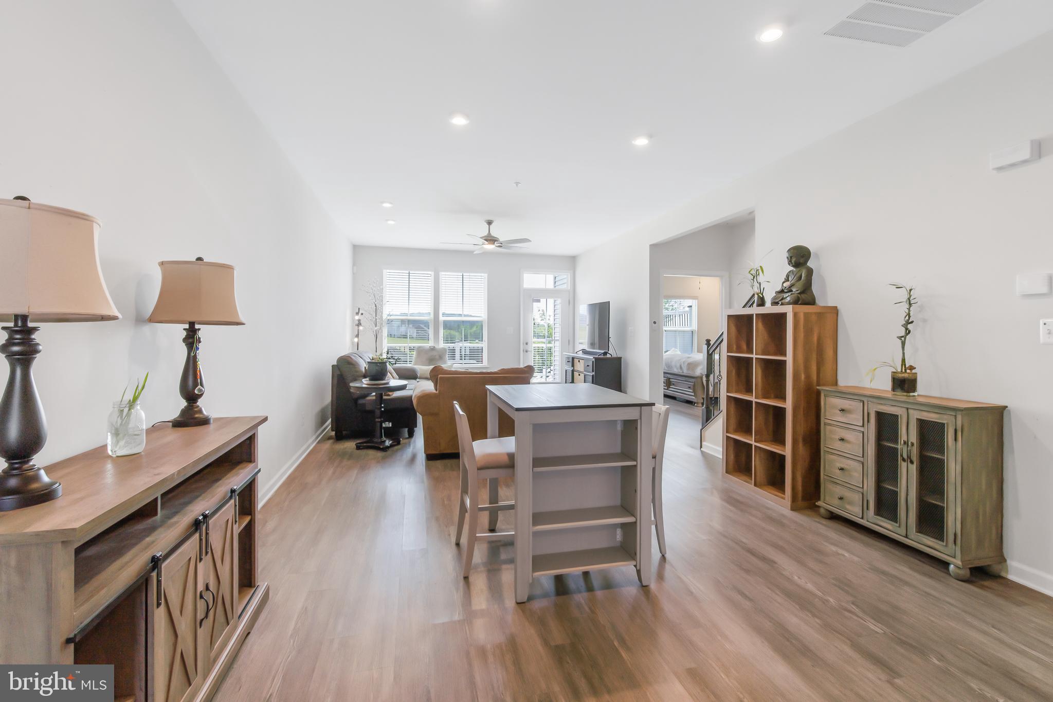 REGENTS GLEN VILLAS - Residential