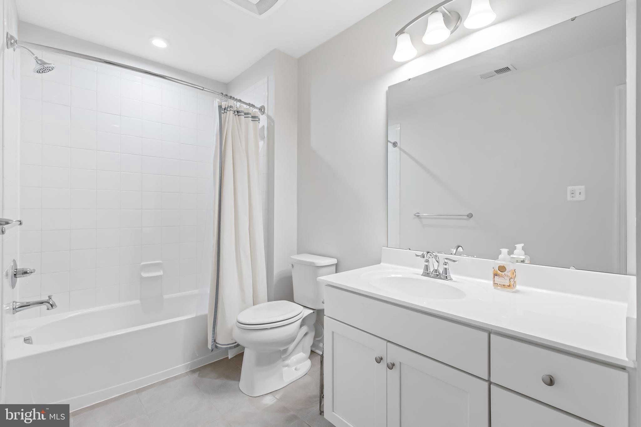 REGENTS GLEN VILLAS - Residential