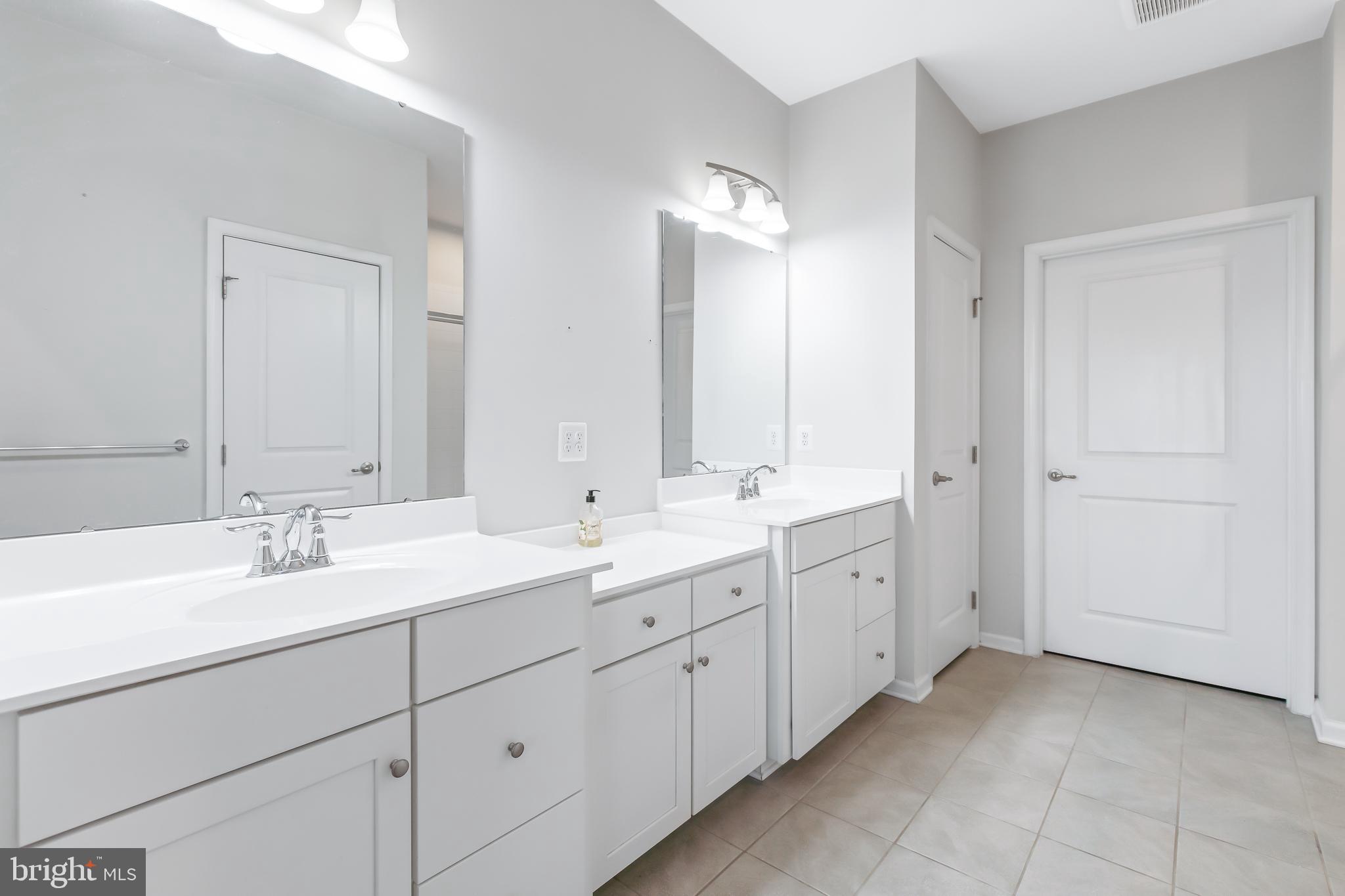 REGENTS GLEN VILLAS - Residential