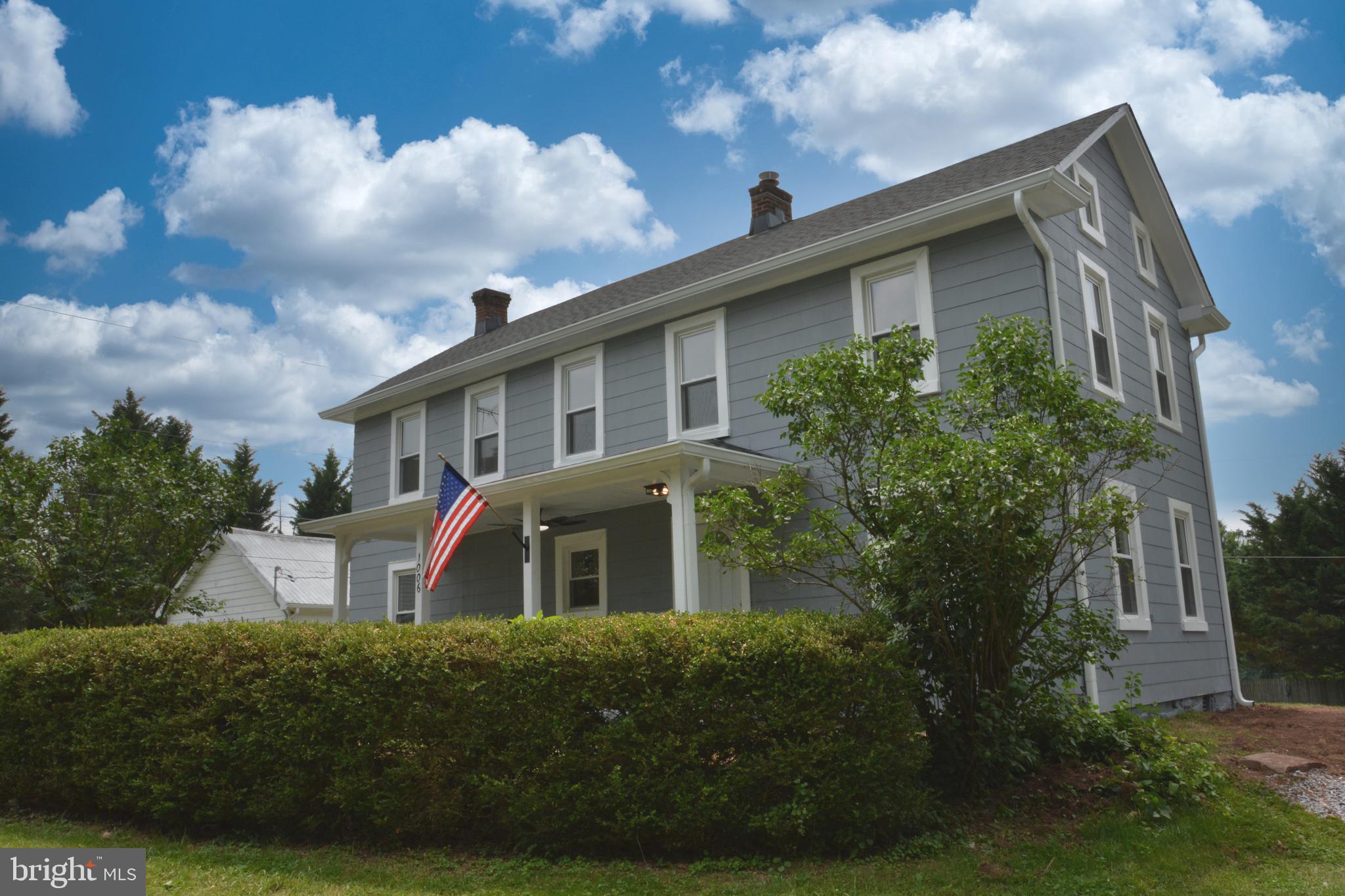 1006 CIRCLE DRIVE