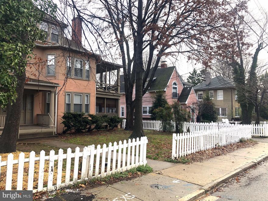 Located on the third level of a beautiful detached home, this unit is very clean and bright. Offered at an unbeatable price, just steps from the water, in the sought-after neighborhood of Murray Hill. Stroll to downtown Annapolis for coffee, walk down the street to launch your kayak or paddle board, enjoy in-town living at its finest. Quiet block with ample street parking. Welcome home! Two-year lease preferred.