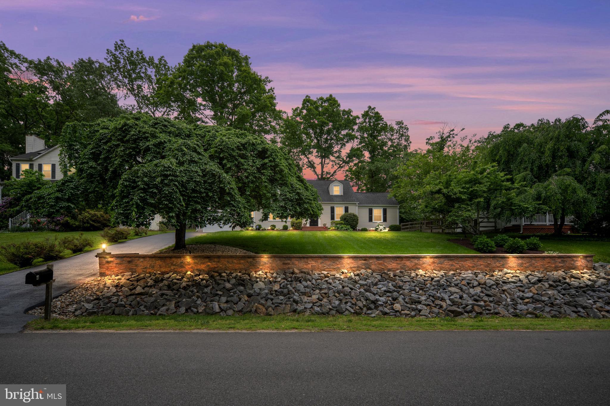 4 HUNTINGTON DRIVE