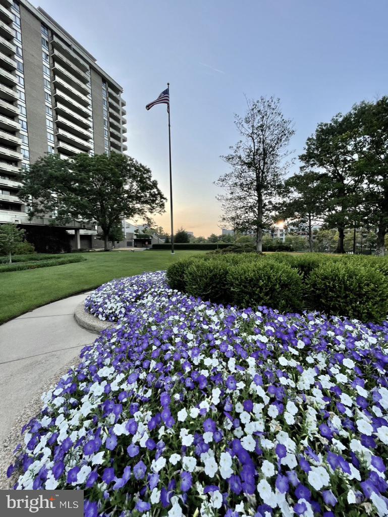 1800 OLD MEADOW ROAD 1520