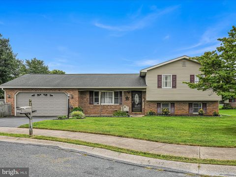 Photo of 2 Madison Circle, Ephrata, PA 17522 (MLS # PALA2053622)
