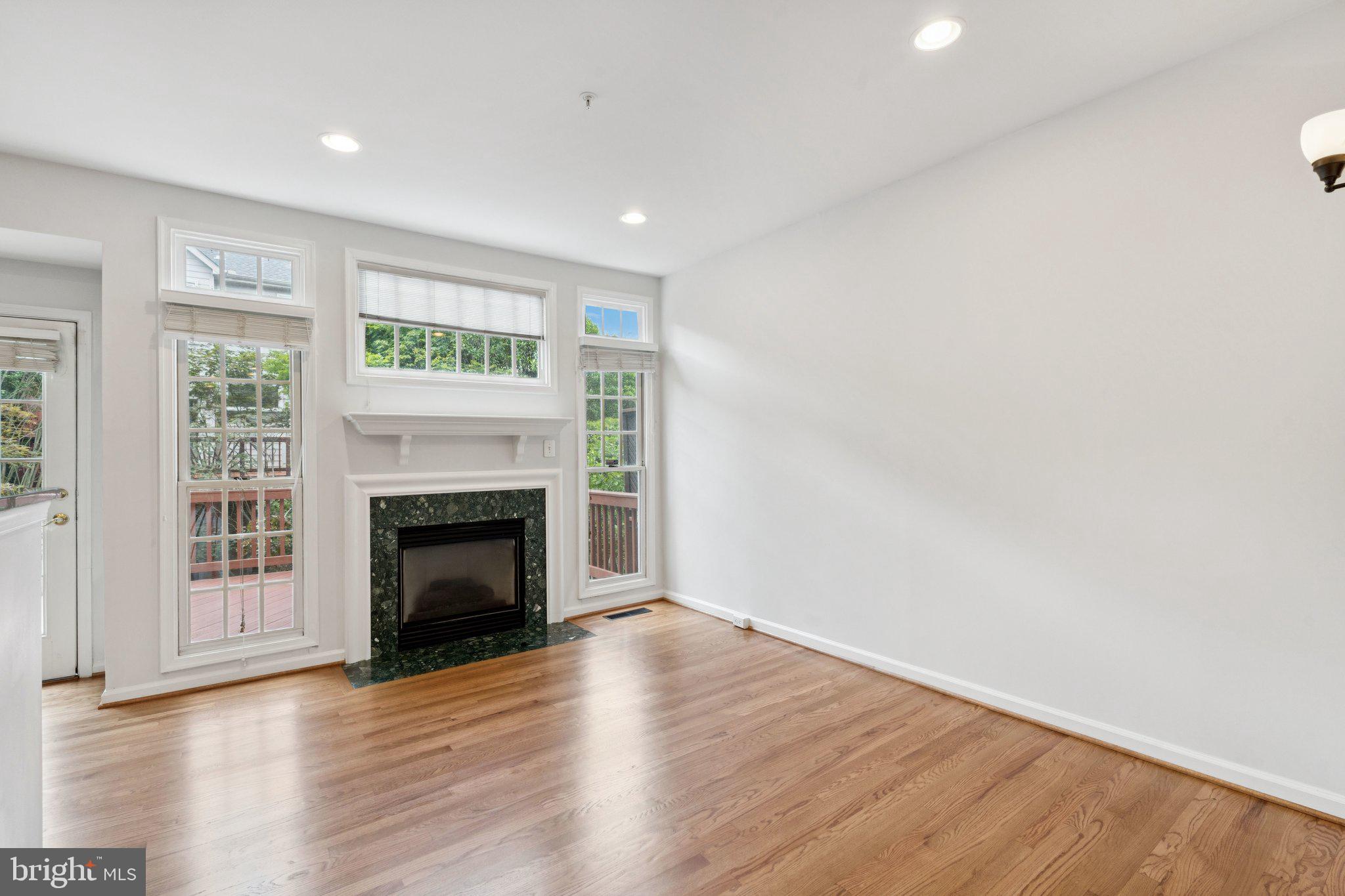 AMBERWOOD - Residential Lease