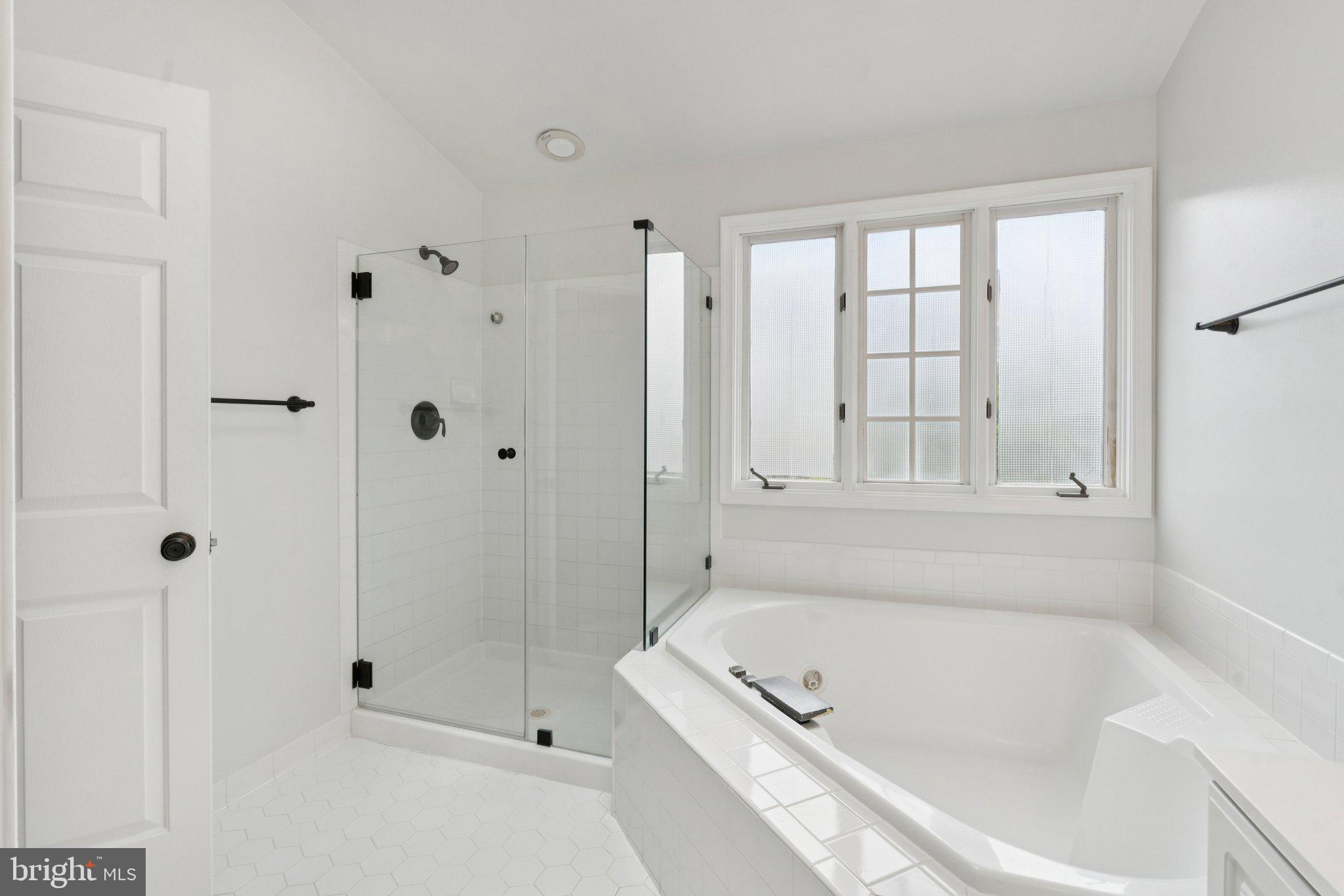 AMBERWOOD - Residential Lease