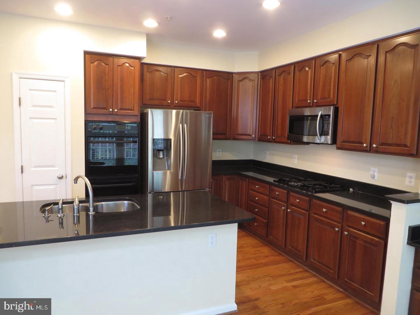 AMBERWOOD - Residential Lease