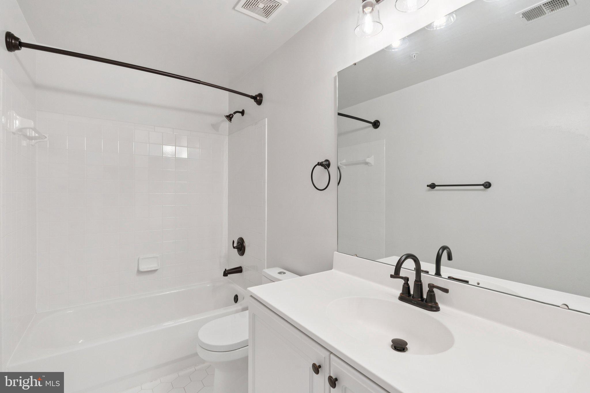 AMBERWOOD - Residential Lease