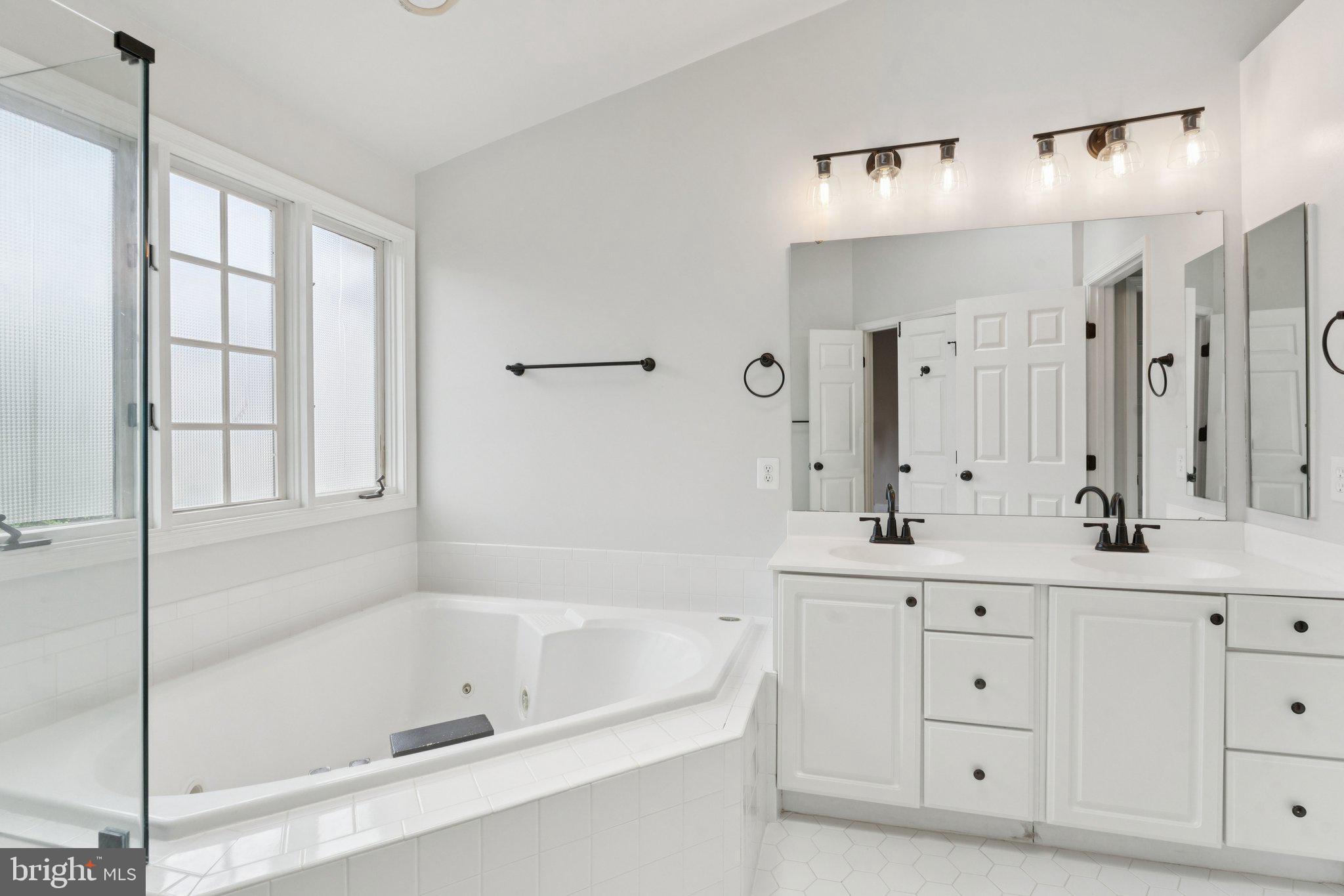 AMBERWOOD - Residential Lease