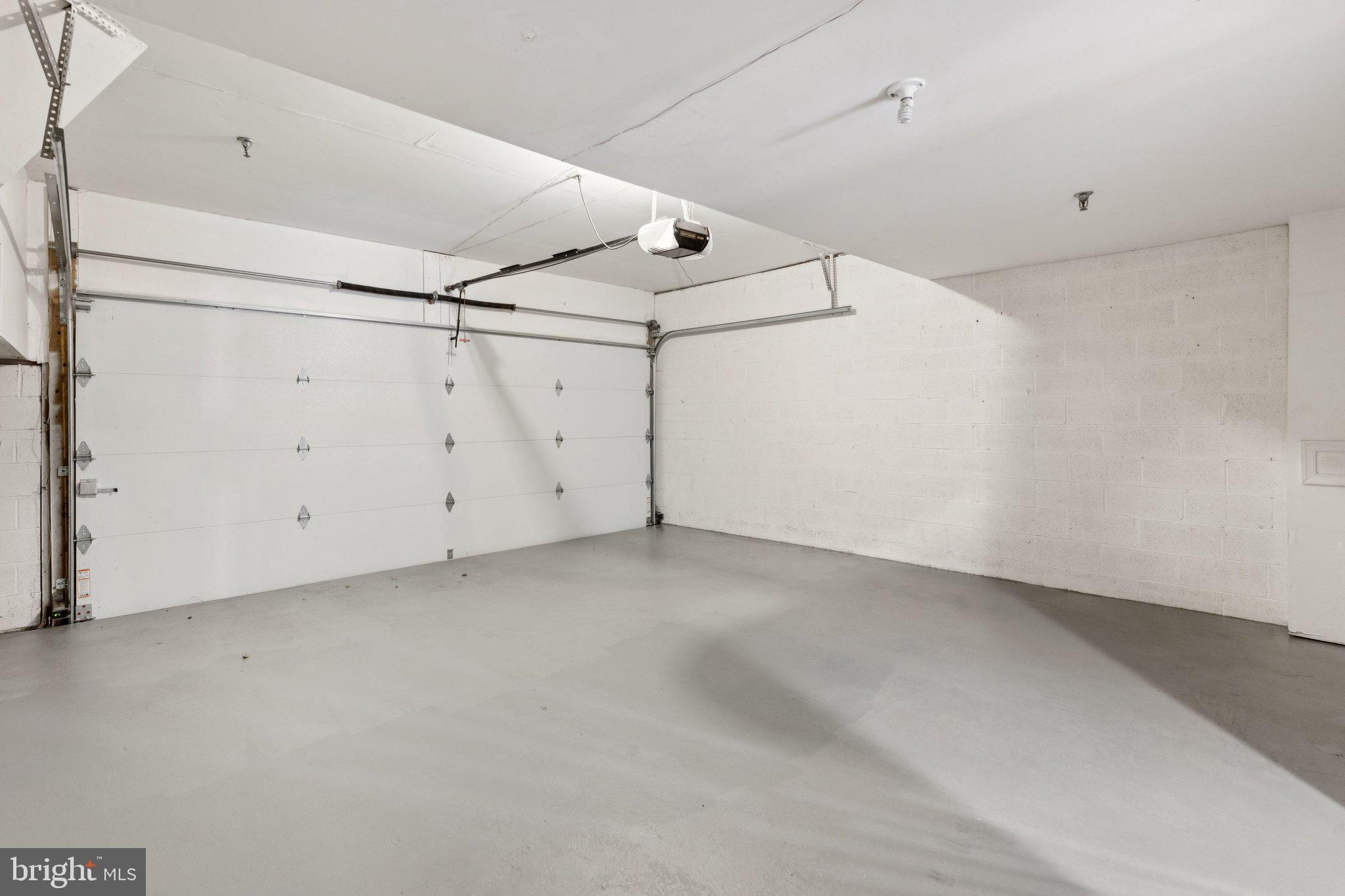 AMBERWOOD - Residential Lease