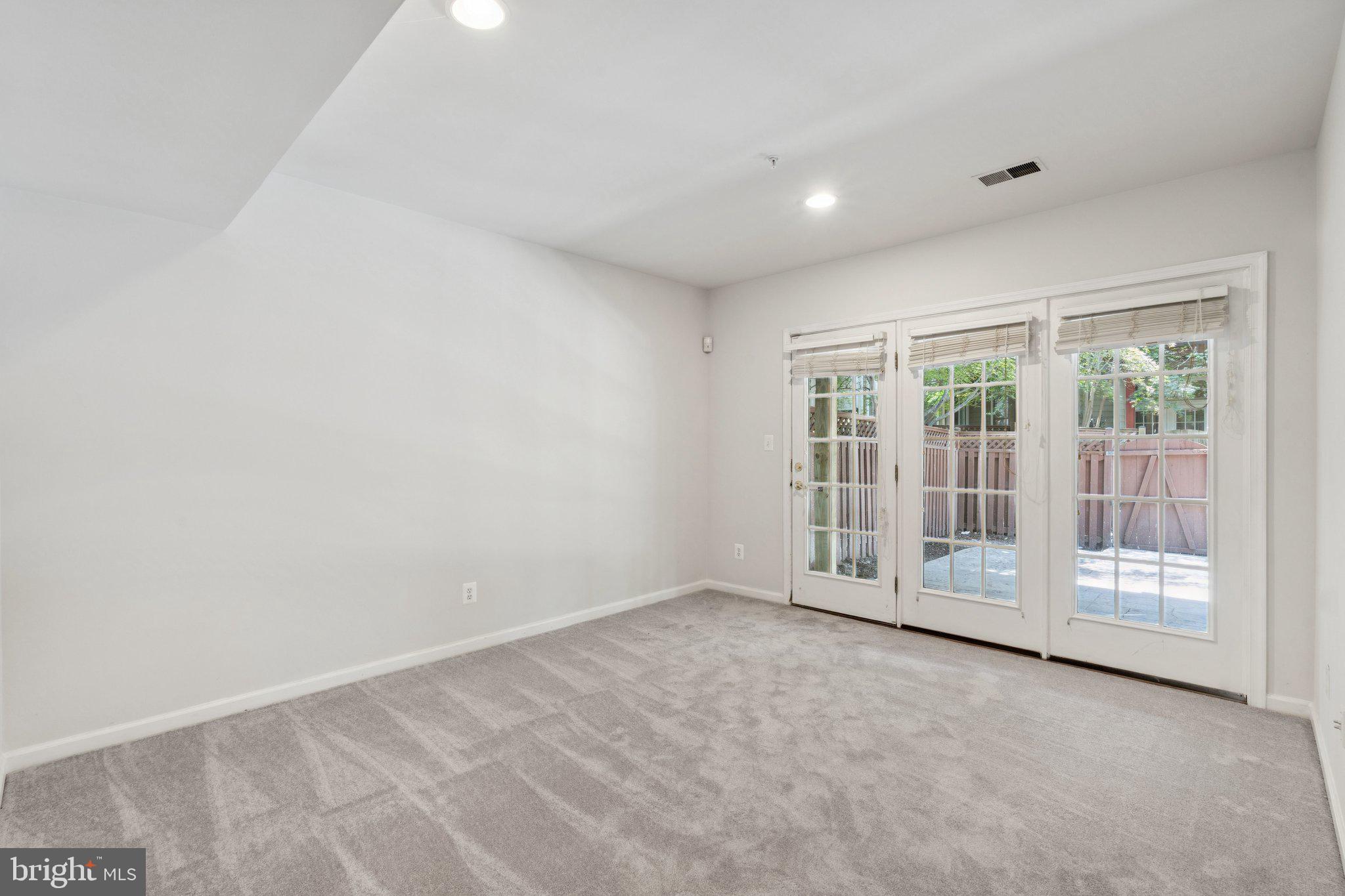 AMBERWOOD - Residential Lease