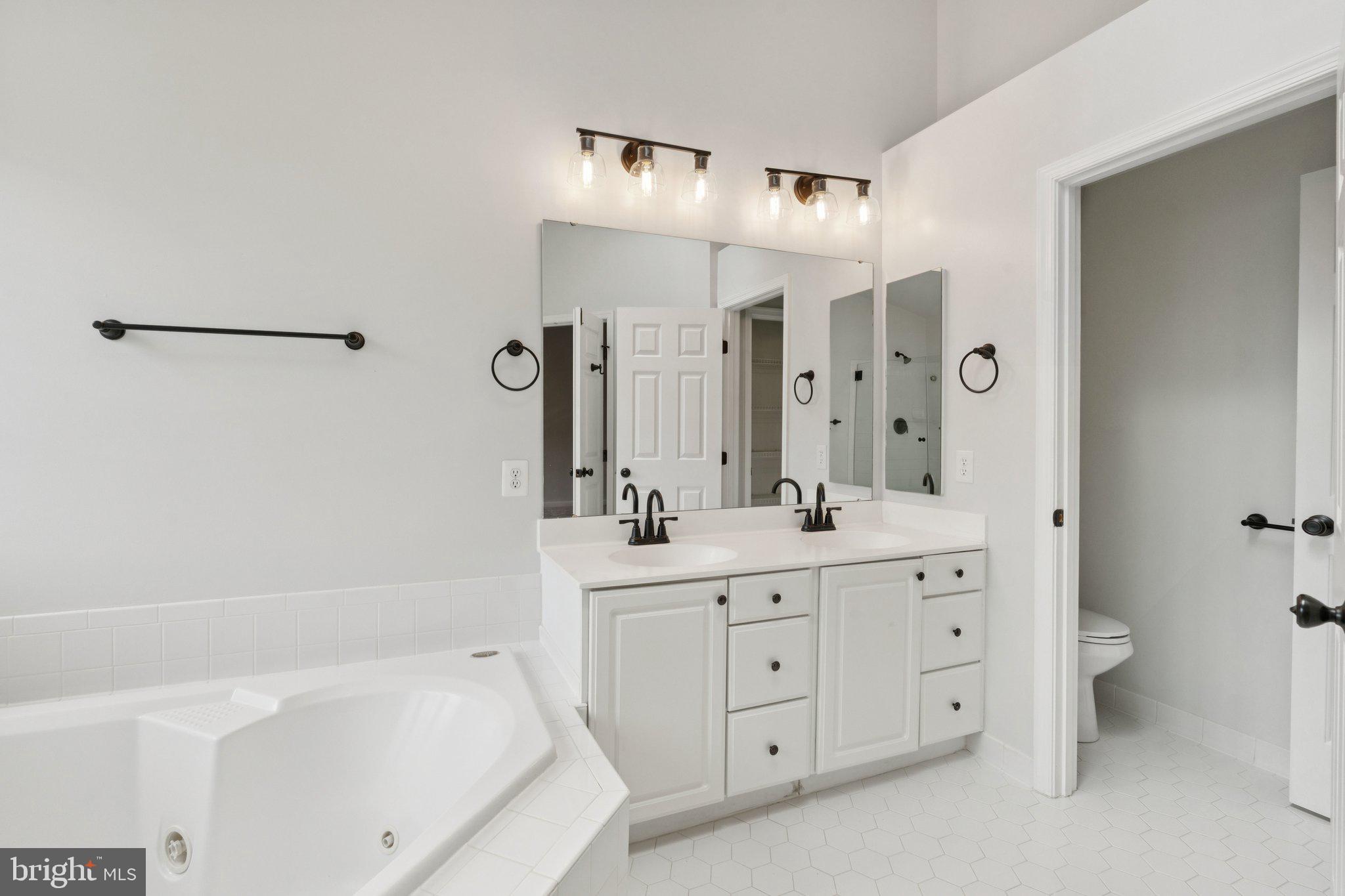 AMBERWOOD - Residential Lease