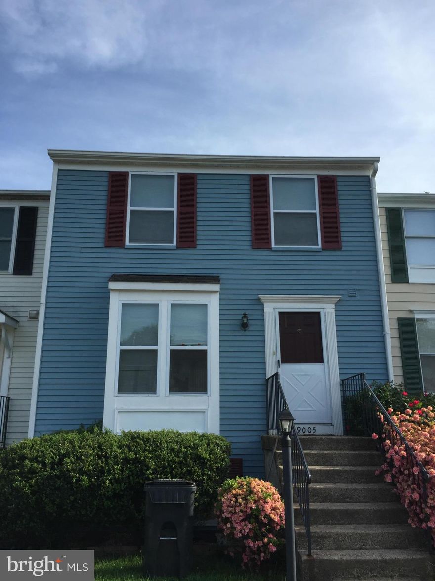 STANDARD SALE...3 BEDROOM / 2.5 BATHS!!!  Excellent opportunity to OWN TOWNHOME in CIty of Manassas!  First Time Home Buyer or Investor.  Only 10 minutes from VRE.  2 Parking Spaces, 3 Finished Levels...CLOSE PROXIMITY TO DINING, SHOPPING, SCHOOLS, PARKS!!  HURRY!!
