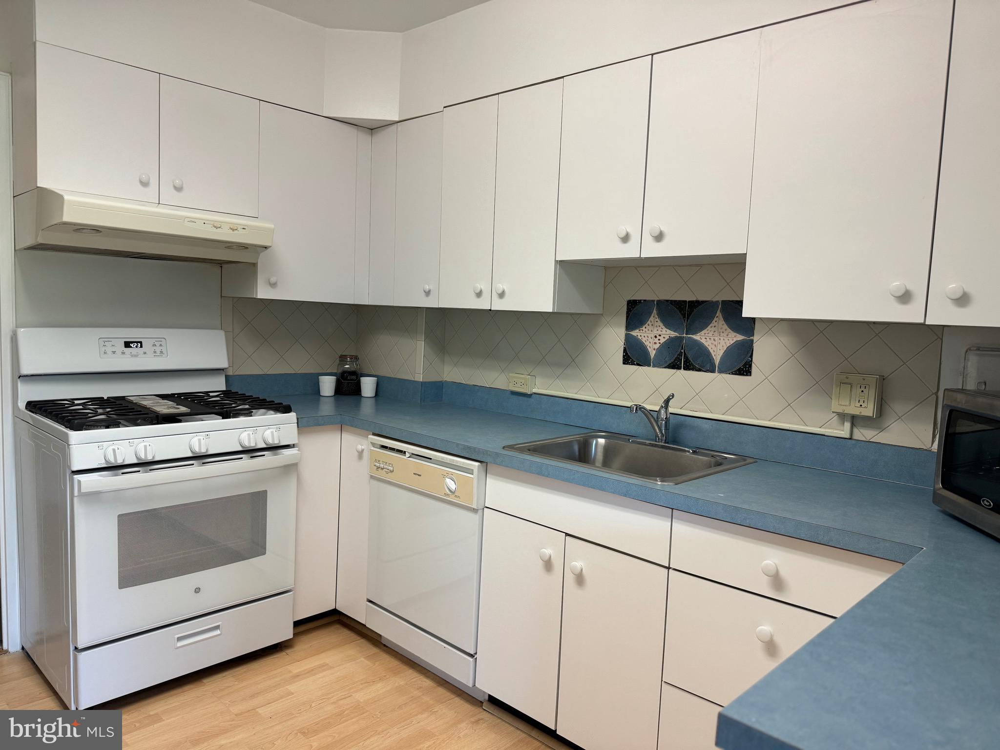 PARK TOWERS WEST - Residential