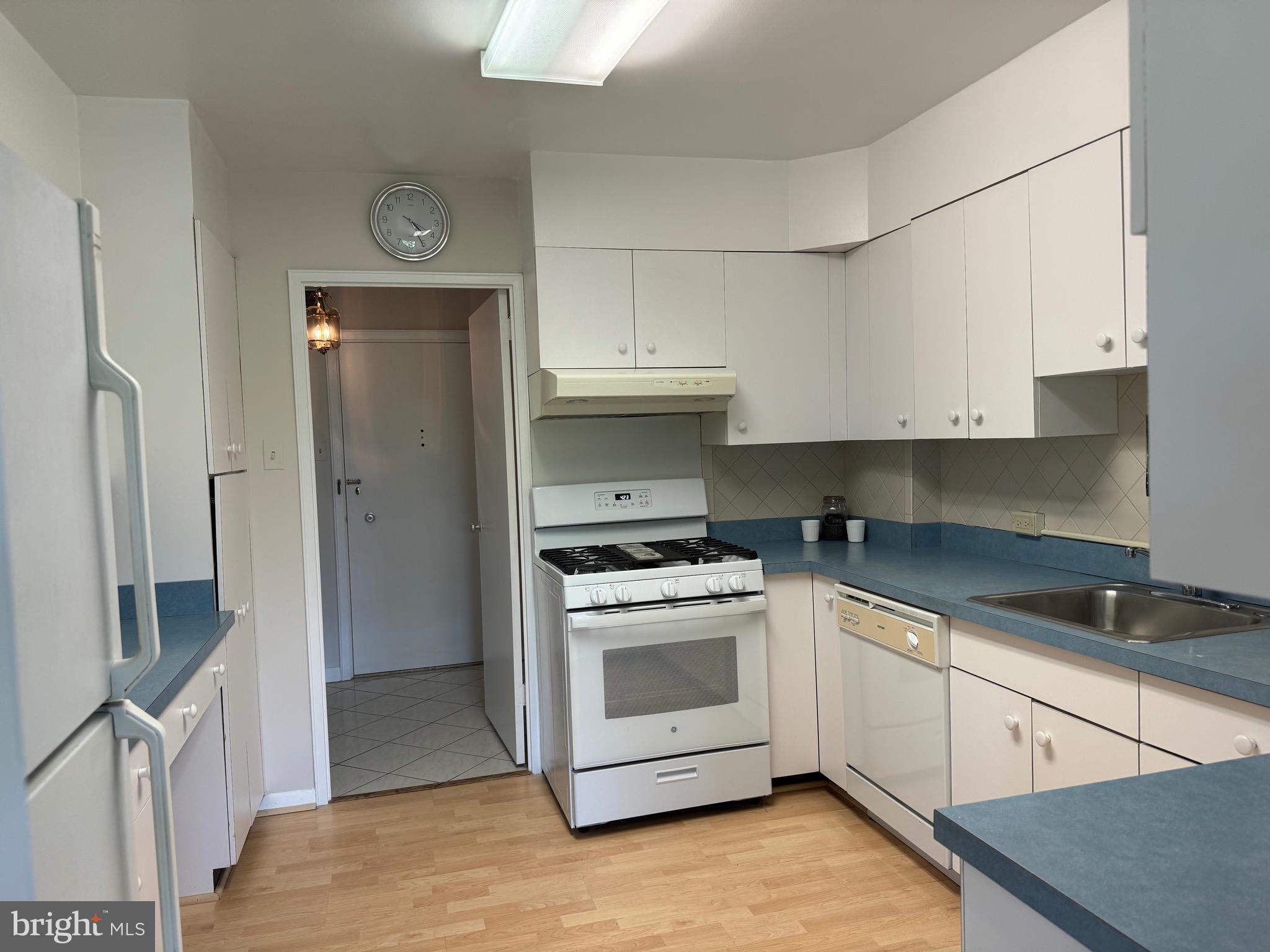 PARK TOWERS WEST - Residential