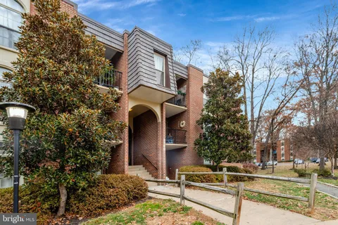 8300 Tobin Road Unit 23, Annandale, VA MLS: VAFX2281818