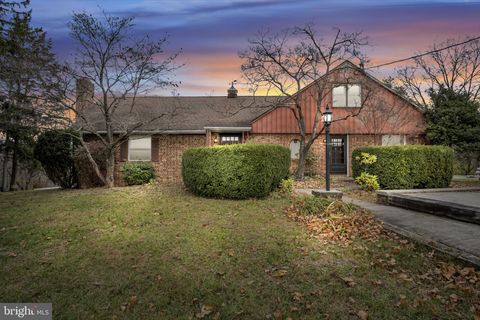 14 GARDEN DRIVE CARLISLE PA 17013