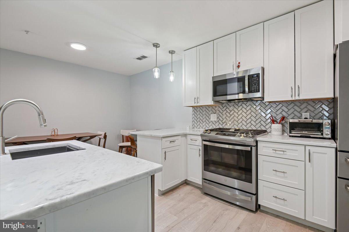 ENGLISH COUNTRY MANOR - Residential