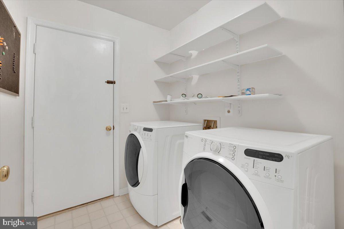 CRESTBROOK - Residential Lease