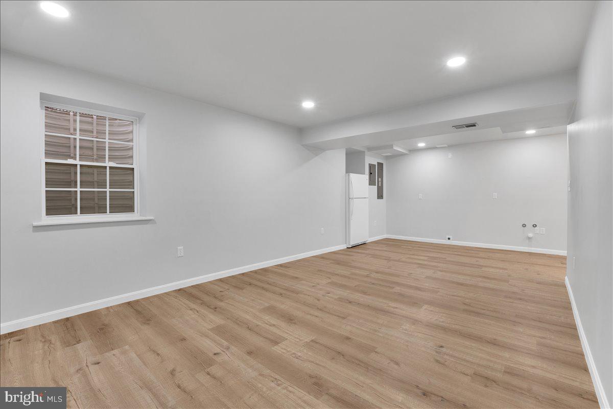 CRESTBROOK - Residential Lease