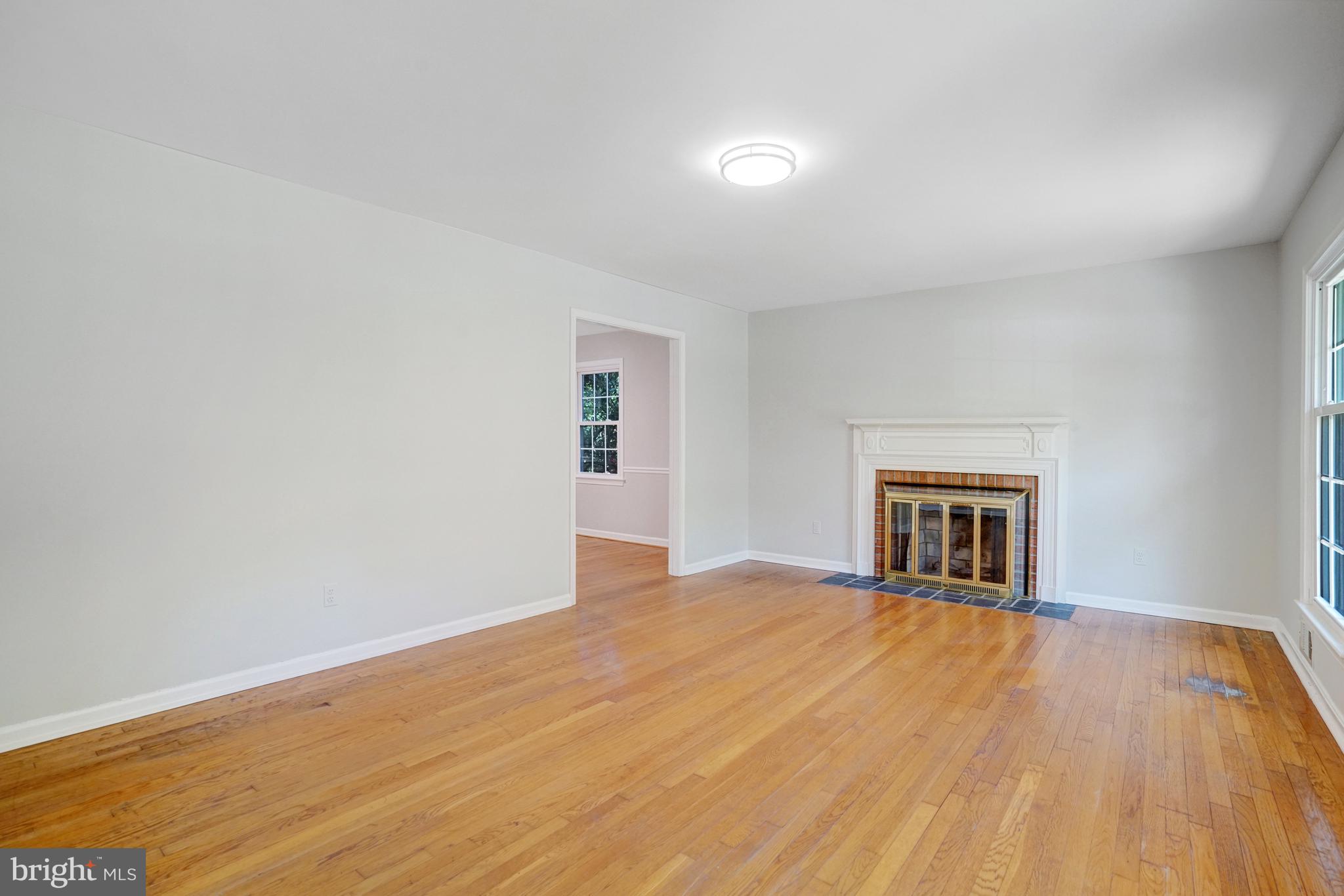 RIVERSIDE GARDENS - Residential