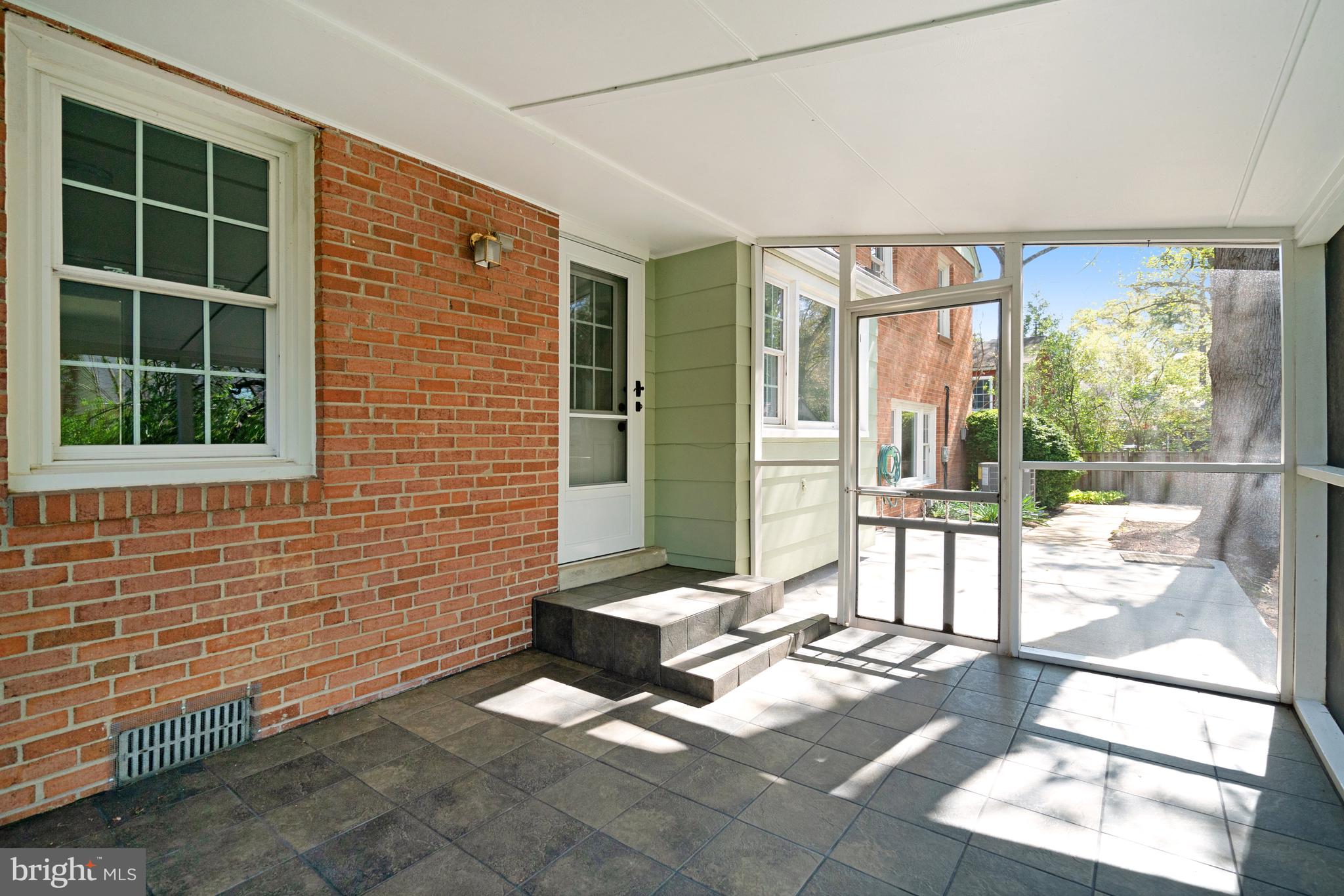 RIVERSIDE GARDENS - Residential