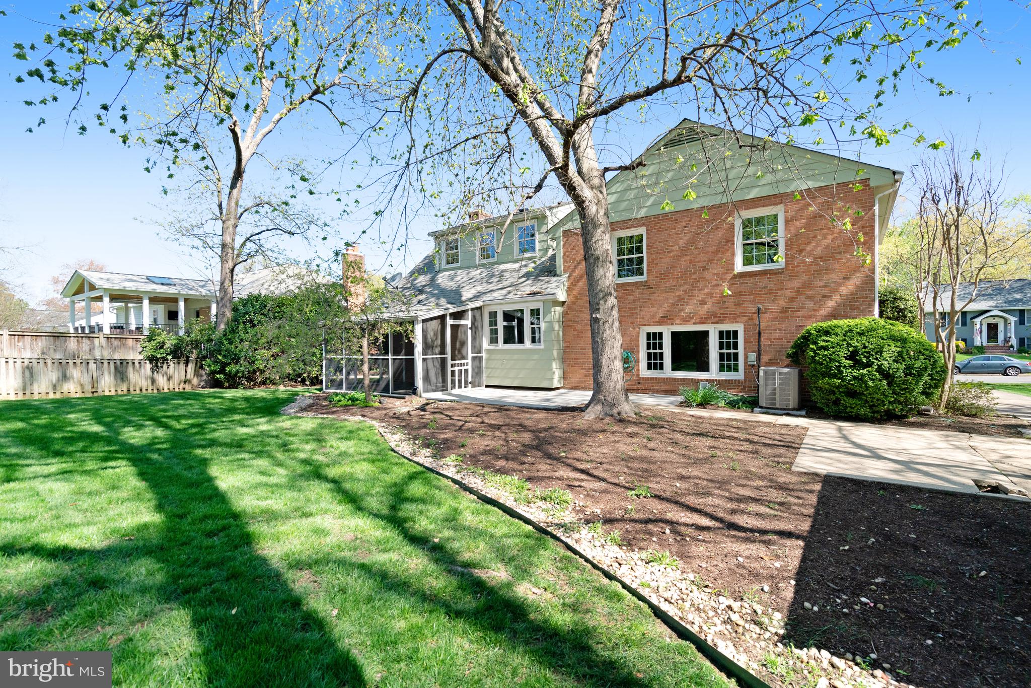 RIVERSIDE GARDENS - Residential